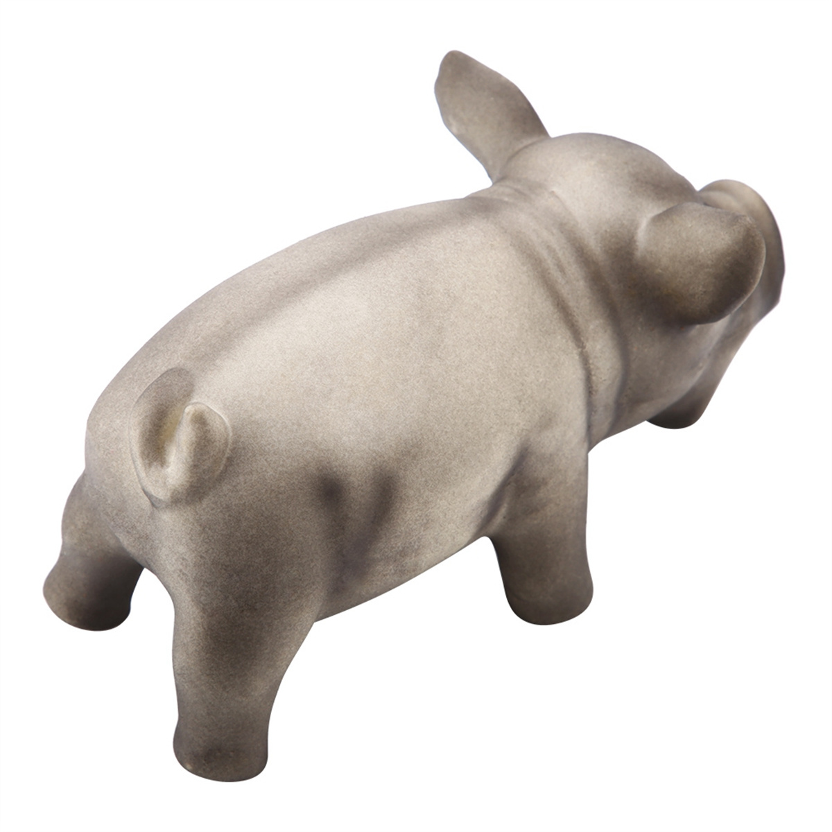 Eine graue Schweinestatue, Rückansicht. Sie befindet sich auf weißem Hintergrund.