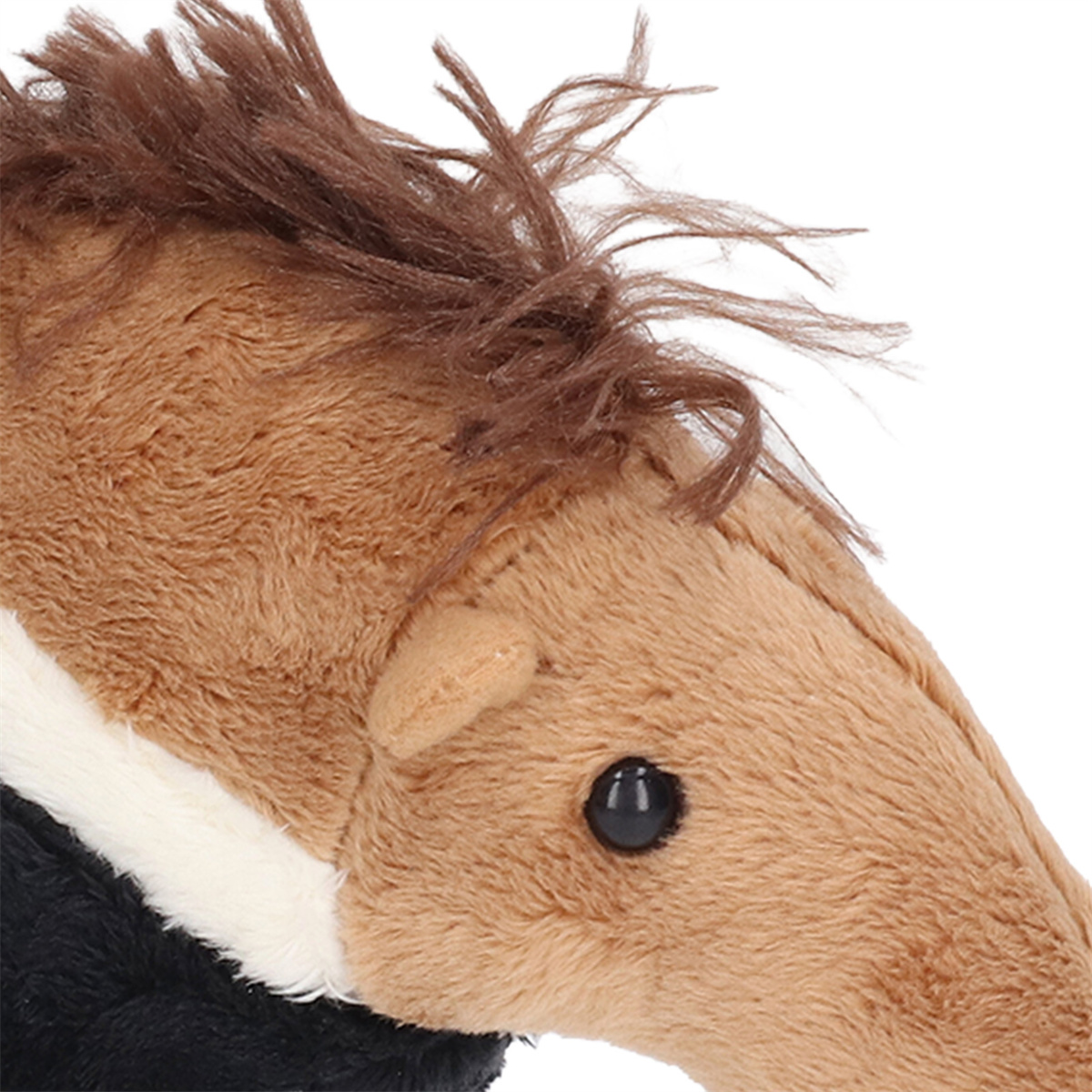 Ein braunes Pferdekopf-Plüschtier. Das Pferd hat eine flauschige braune Mähne und ein schwarzes Auge.