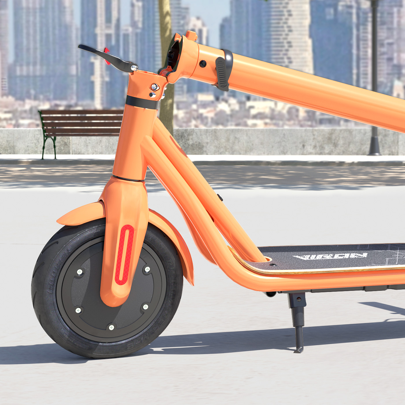 Orangener Elektroroller auf einem gepflasterten Weg, mit Stadtkulisse. Der Roller hat einen schwarzen Reifen.