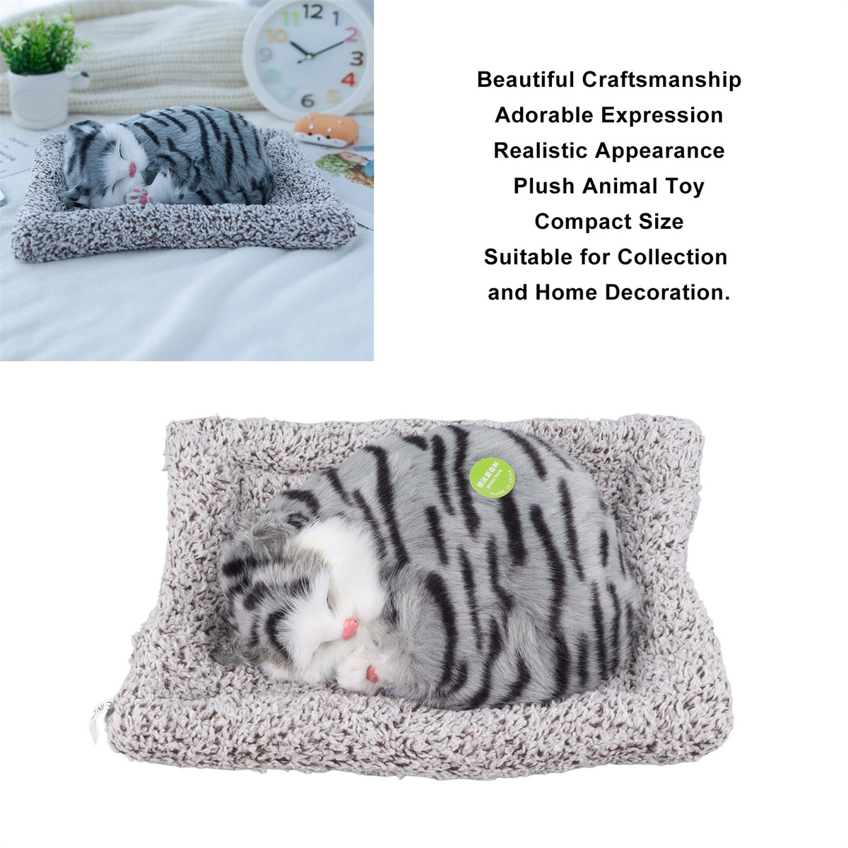 Graues Katzenspielzeug auf einem Bett. Die Katze liegt. Eine Uhr und andere Gegenstände im Hintergrund.