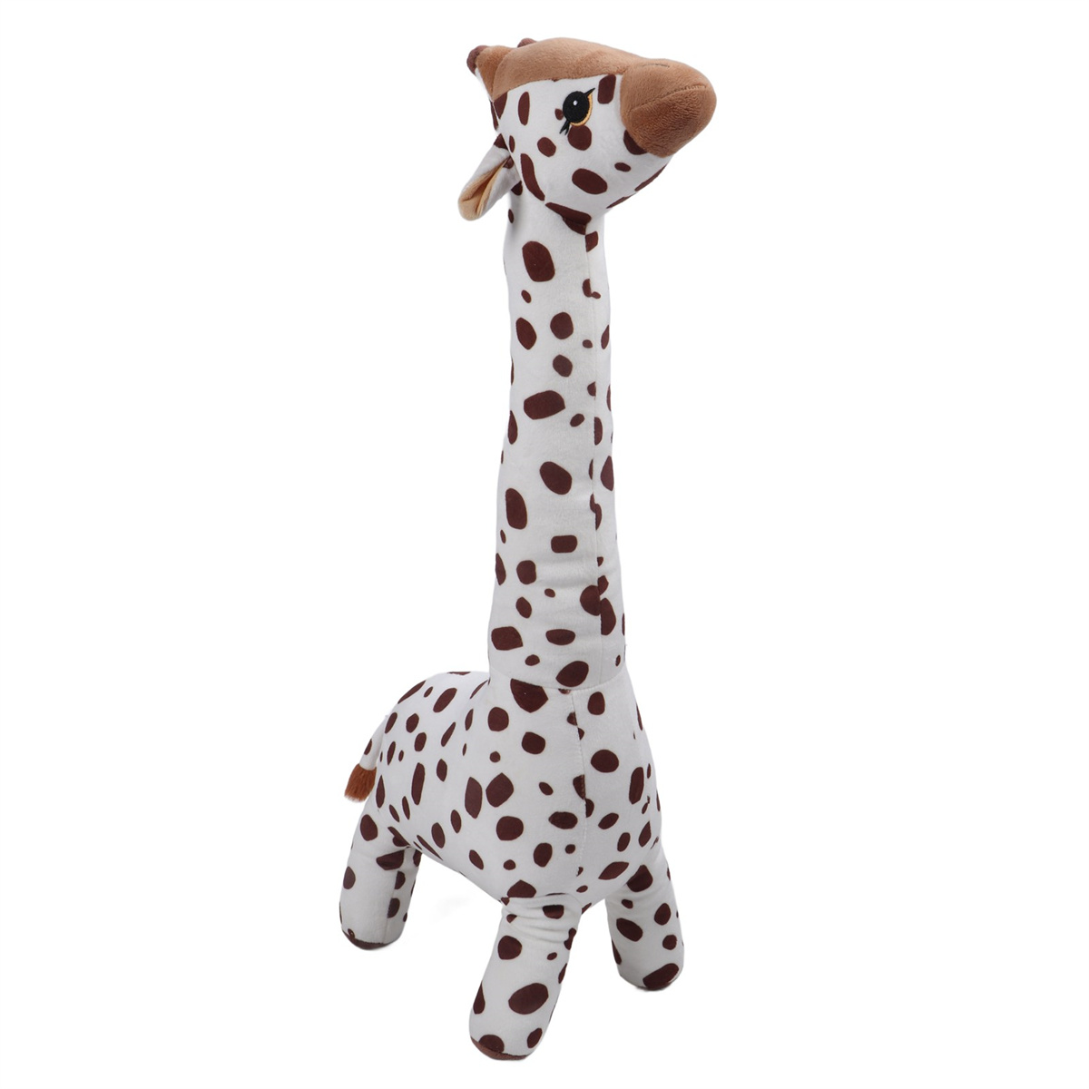 Ein Stofftier-Giraffe mit braunen Flecken auf weißem Hintergrund, aufrecht stehend.