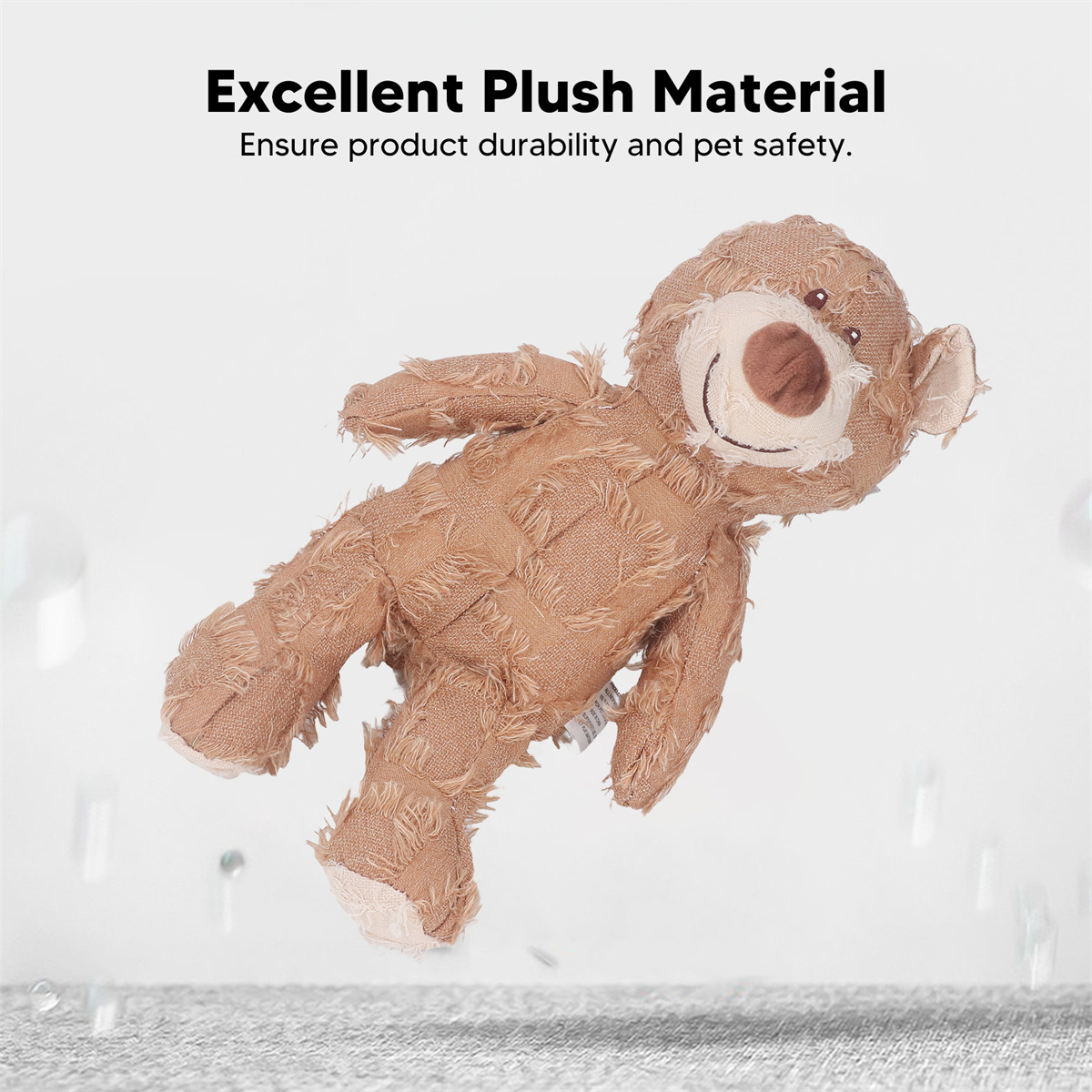 Braunes Teddybär-Plüschtier mit Text über Plüschmaterial.