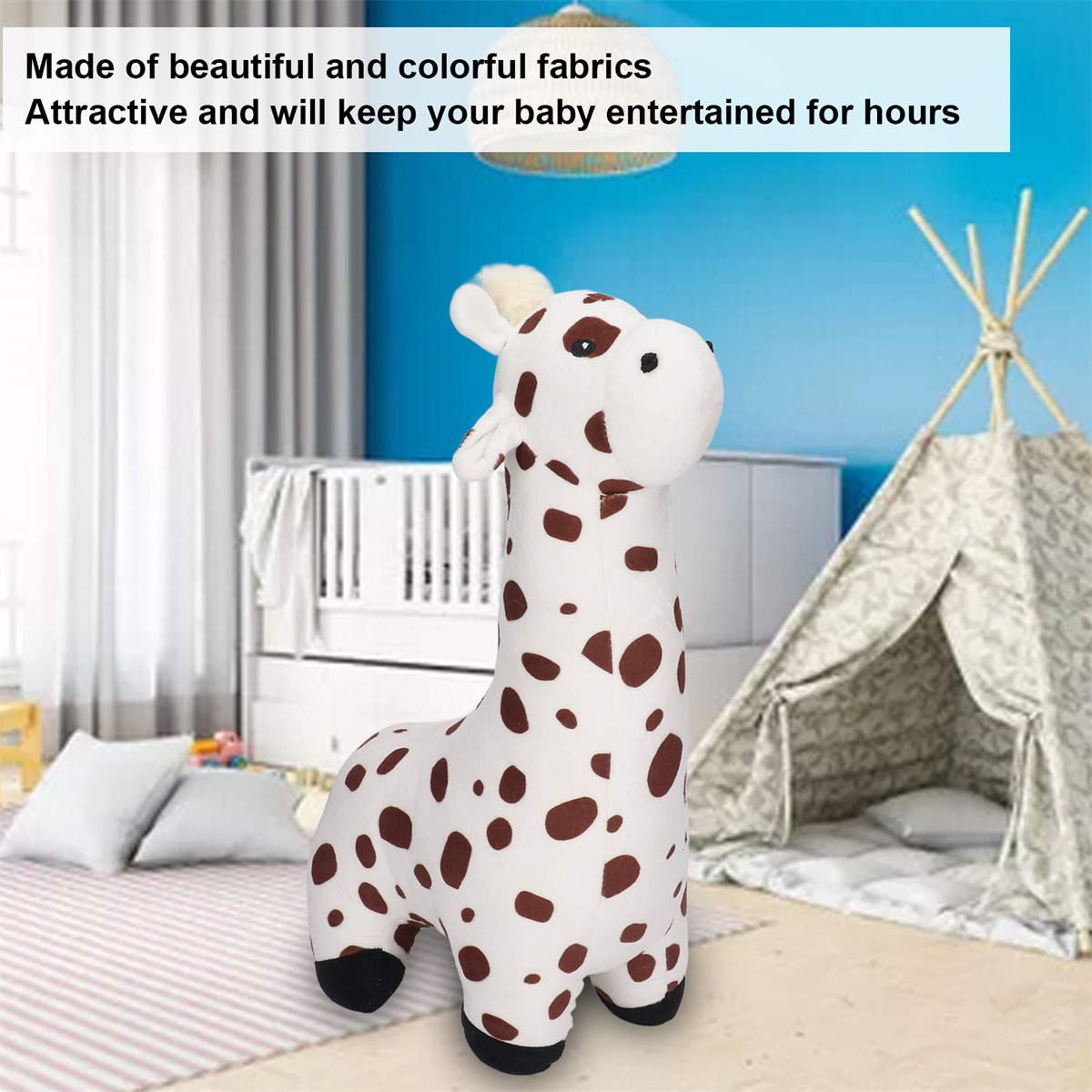 Giraffen-Plüschtier im Zimmer. Weißer Körper, braune Flecken. Text oben.