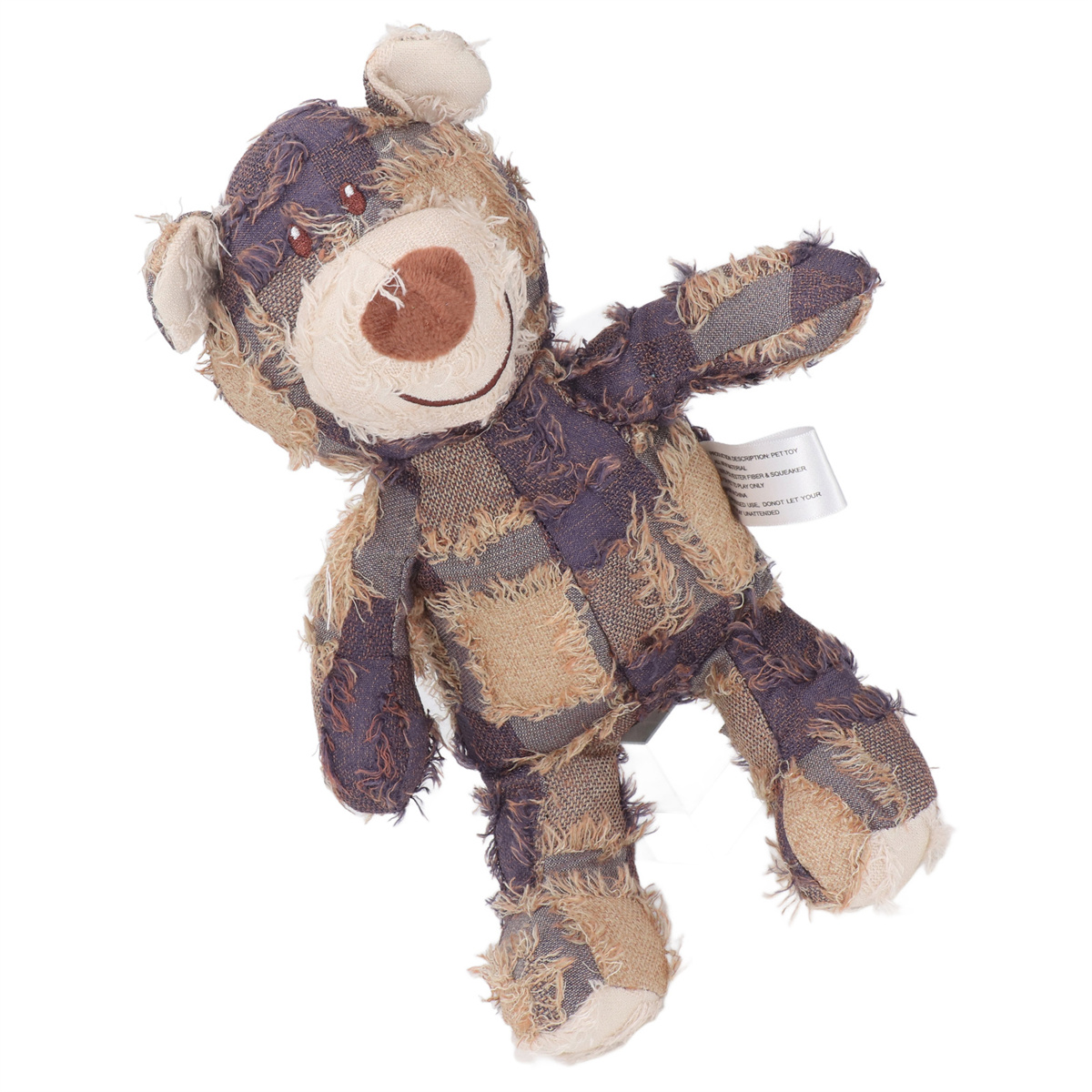 Ein Teddybär im Patchwork-Stil, mit brauner Nase und Flicken aus lila und beigem Stoff.