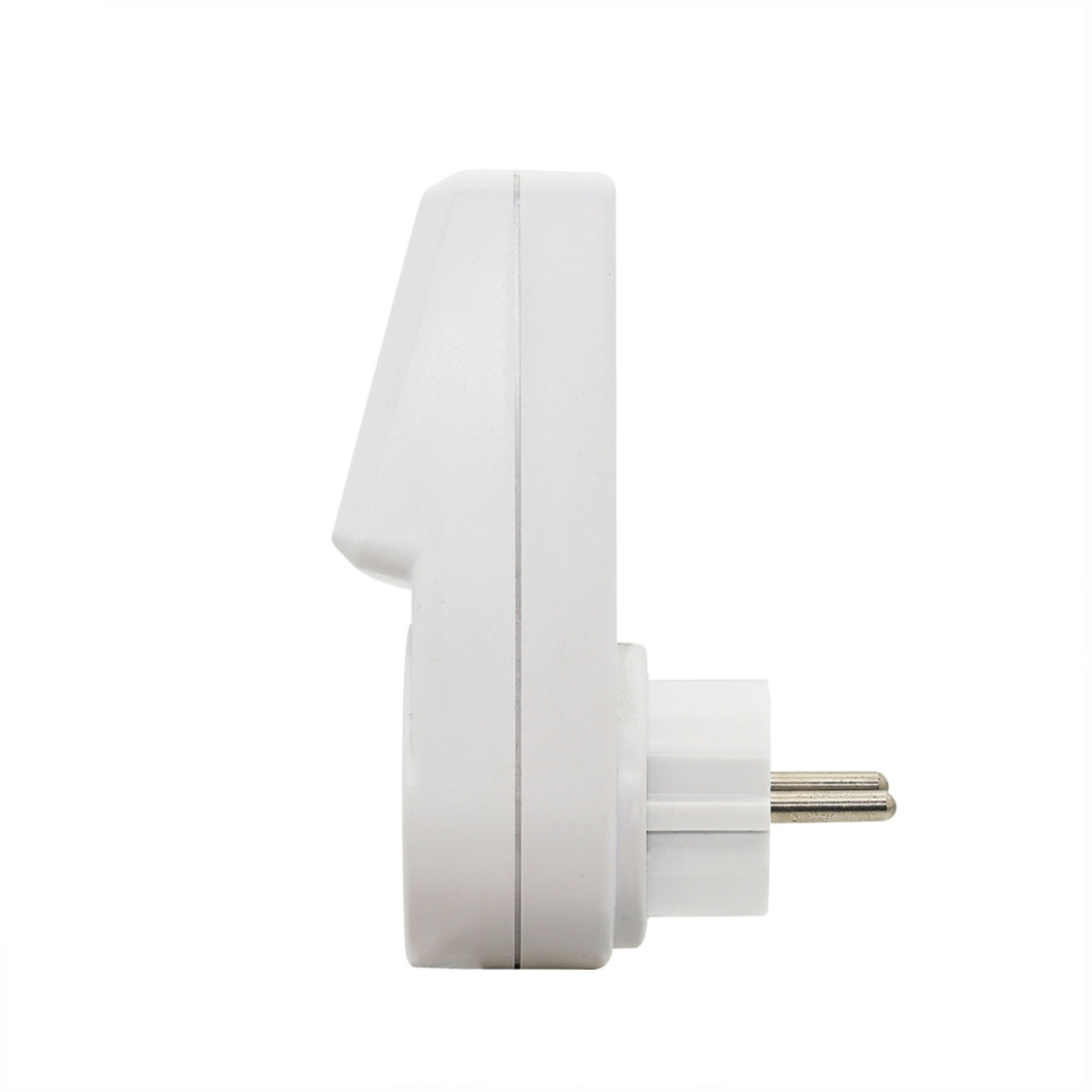 Weißer Steckdosenadapter mit Stecker rechts.
