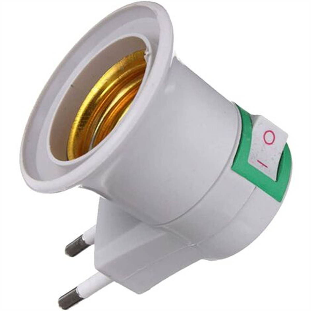 Ein weißer Steckdosenadapter mit einem grünen Schalter und goldenem Innenraum. Winkelansicht.
