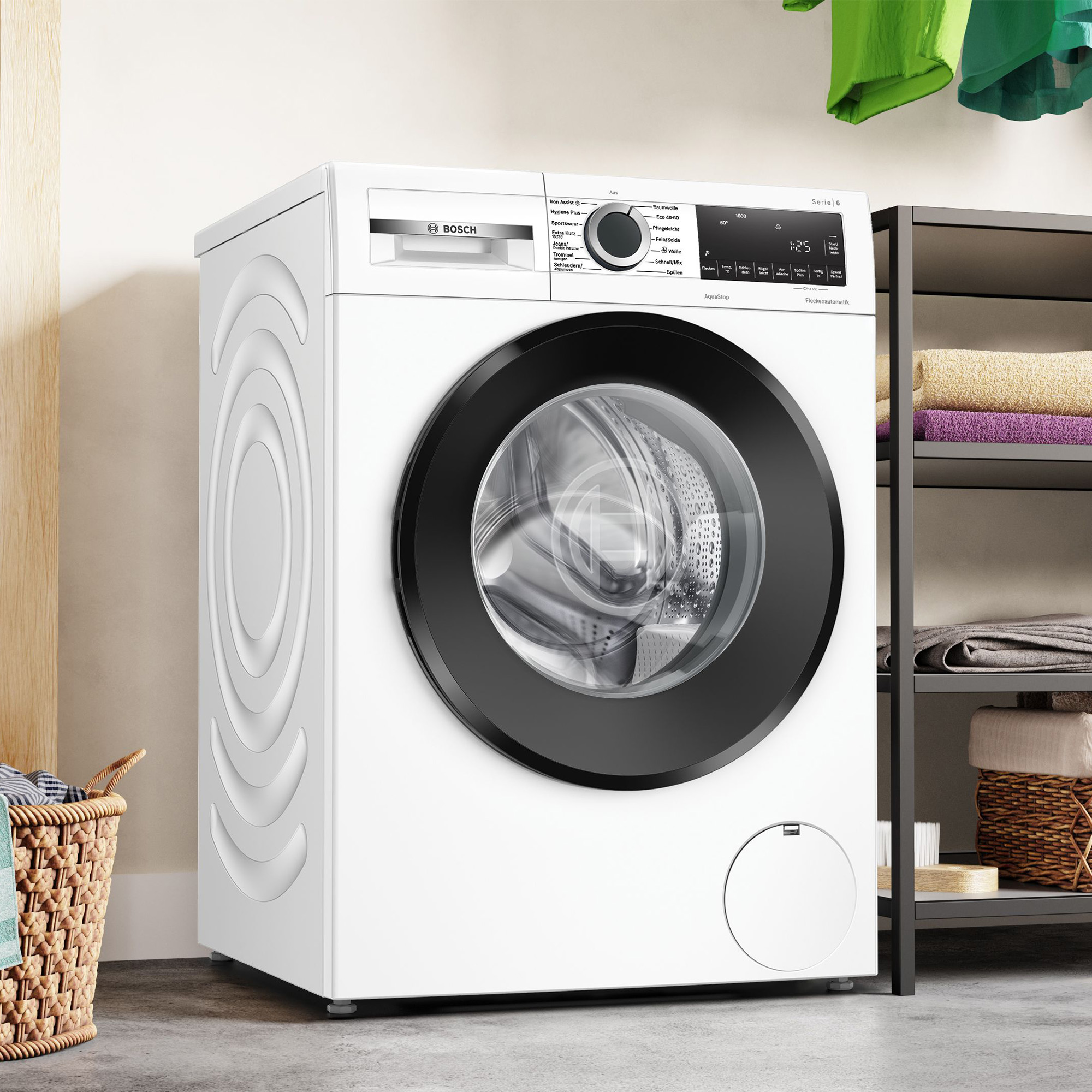 Biała pralka z czarnymi drzwiami i panelem sterowania. W pralni.