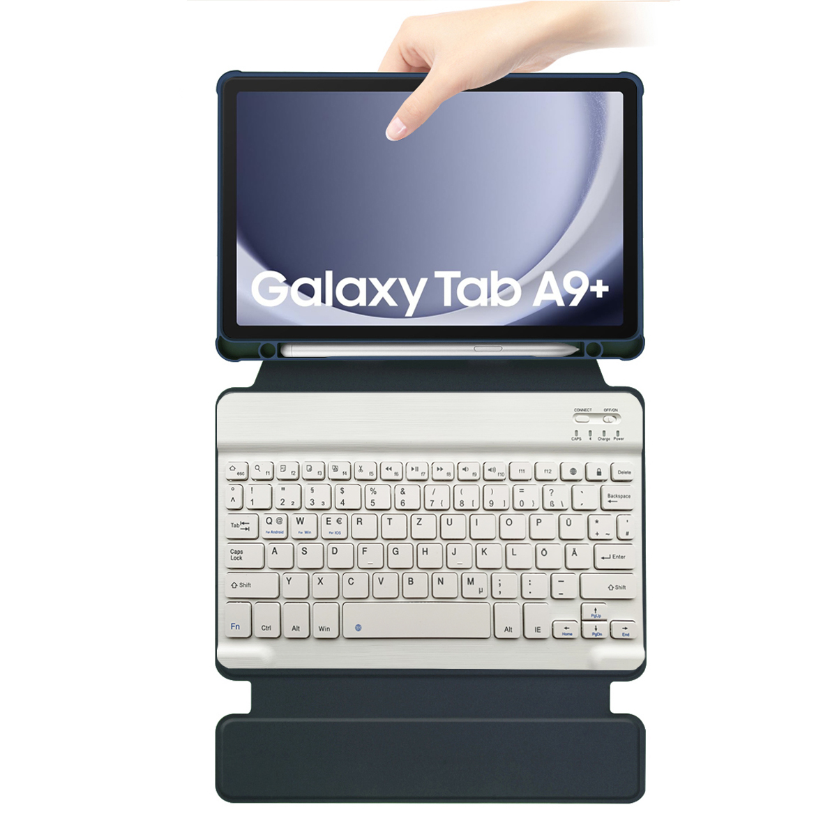 Eine Hand hält ein Tablet über einer weißen Tastatur. Auf dem Tablet steht Galaxy Tab A9+.