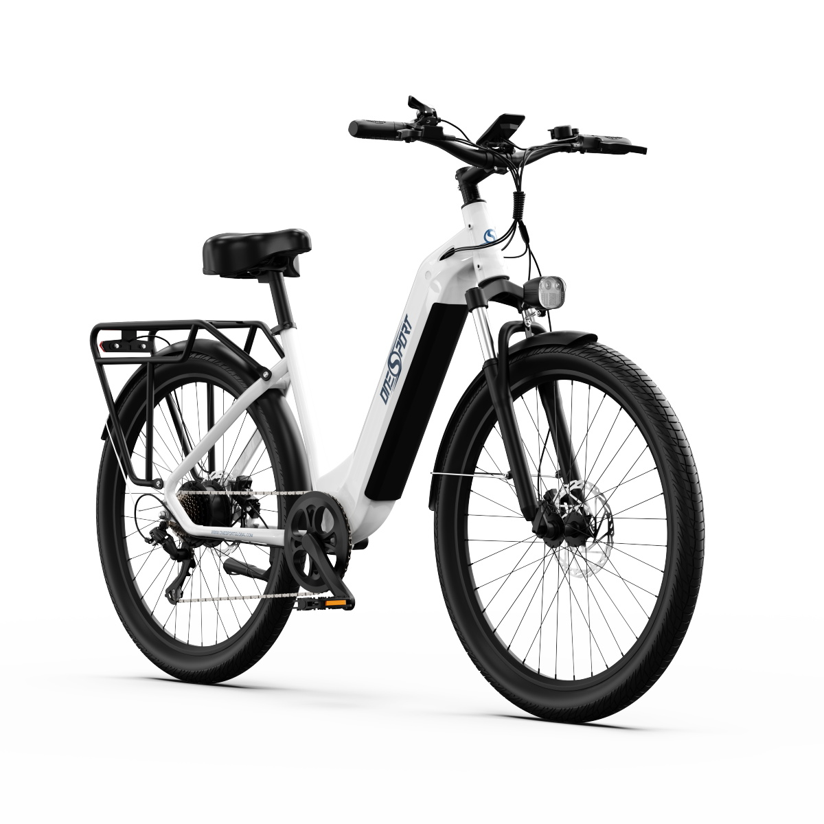 Una bicicletta elettrica bianca e nera con portapacchi posteriore e pneumatici neri, parcheggiata su una superficie bianca.