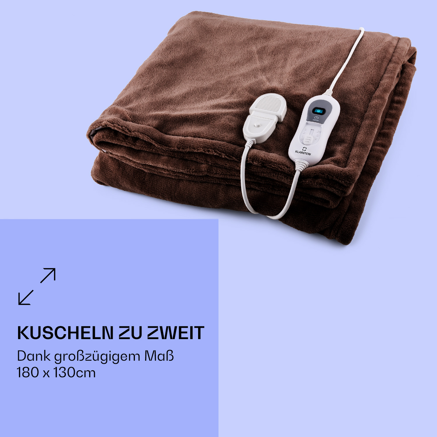 Gefaltete braune elektrische Heizdecke mit Steuerung auf hellblauem Hintergrund. Text lautet 'Kuscheln zu zweit'.