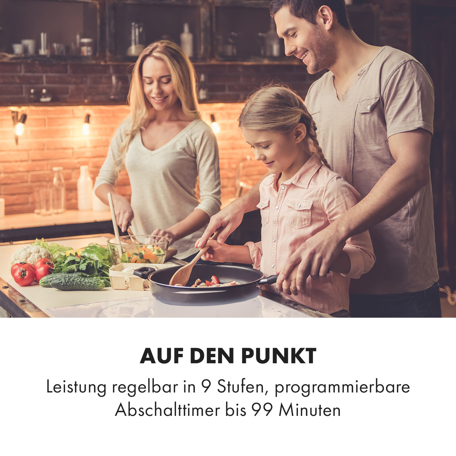 Una familia cocinando junta en una cocina. Una mujer corta verduras, un hombre revuelve una sartén.