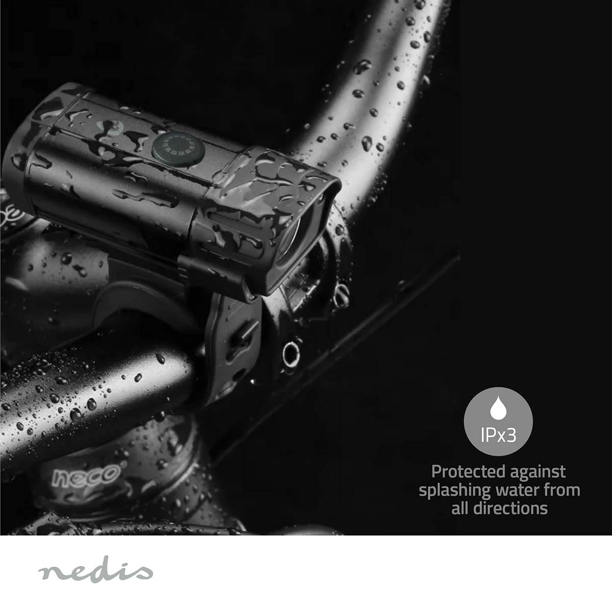 Schwarzes Fahrradlicht an einem Lenker montiert. Text: Geschützt gegen Spritzwasser.