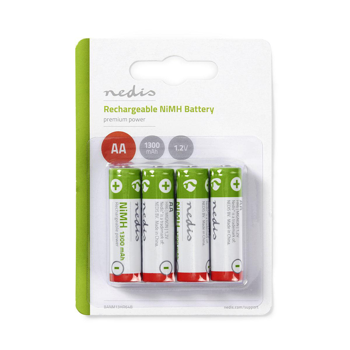 Een verpakking van vier AA oplaadbare NiMH batterijen, groen en wit. De verpakking is groen.