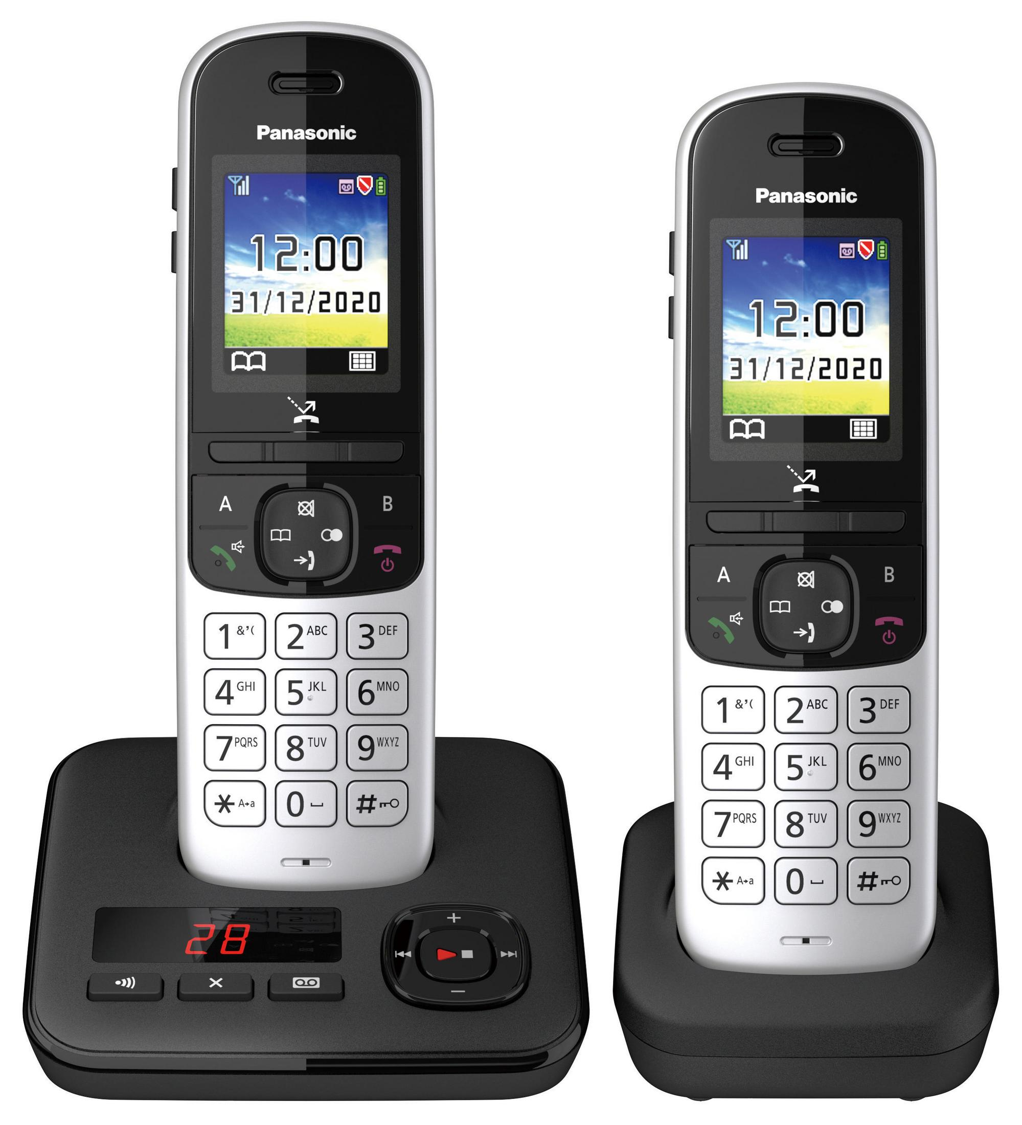 Due telefoni cordless su una base di ricarica. Ogni telefono ha uno schermo con ora e data.