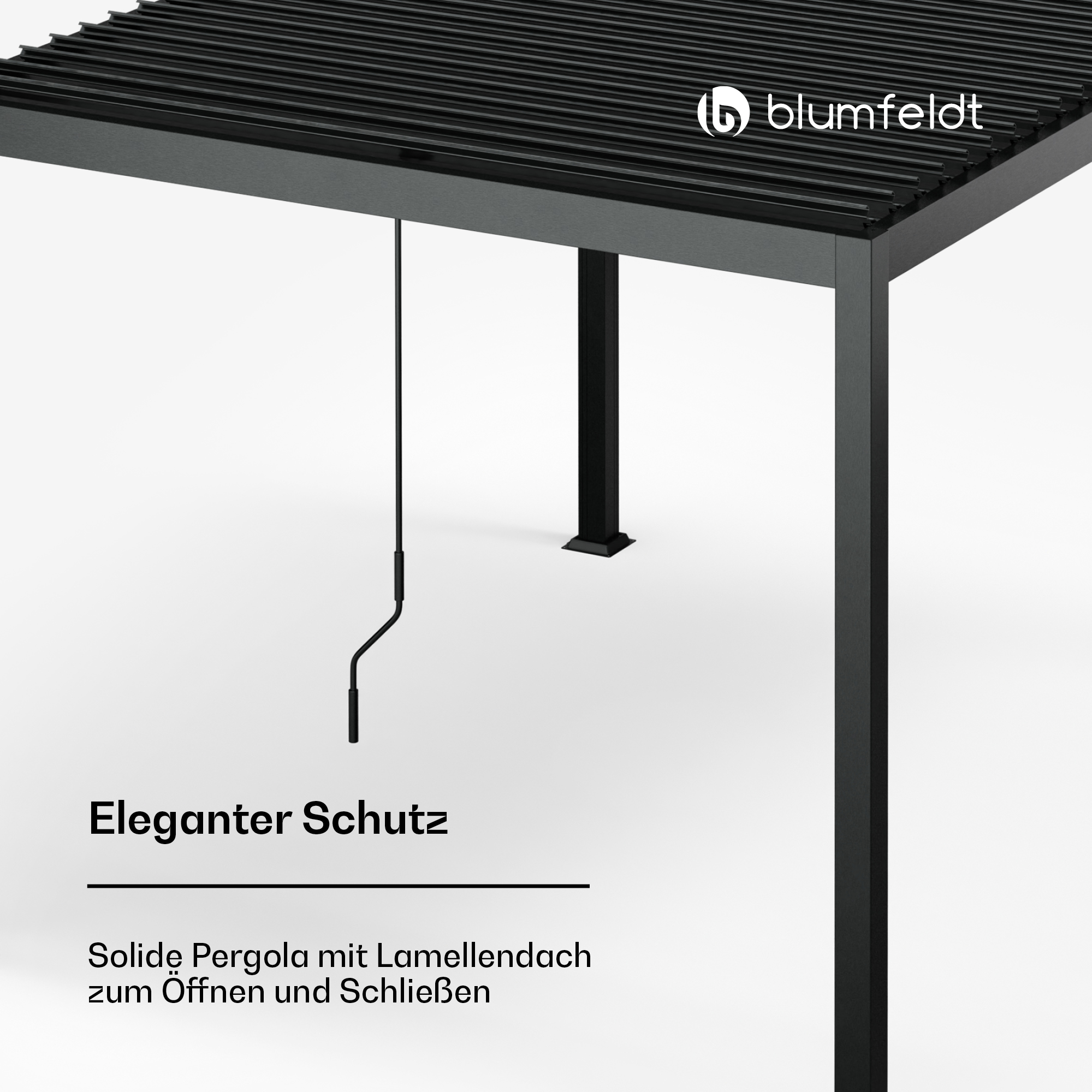 Schwarzer Pergola-Rahmen mit schwarzem, einziehbarem Dach und dem blumfeldt-Logo.