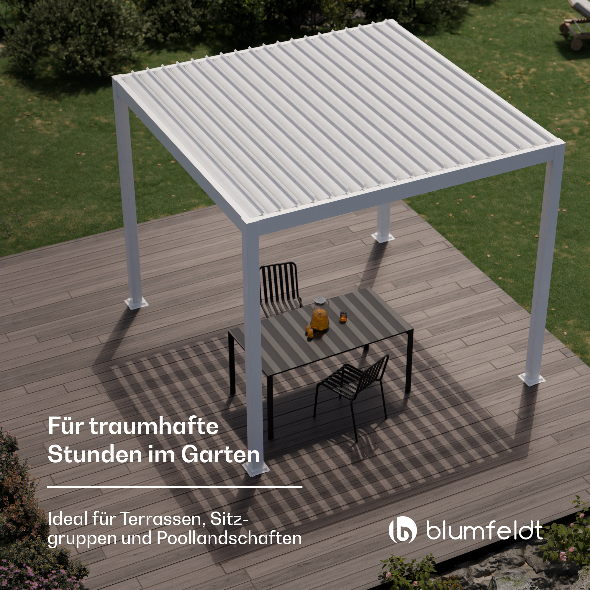 Eine weiße Pergola mit Tisch, Stühlen und Holzterrasse.