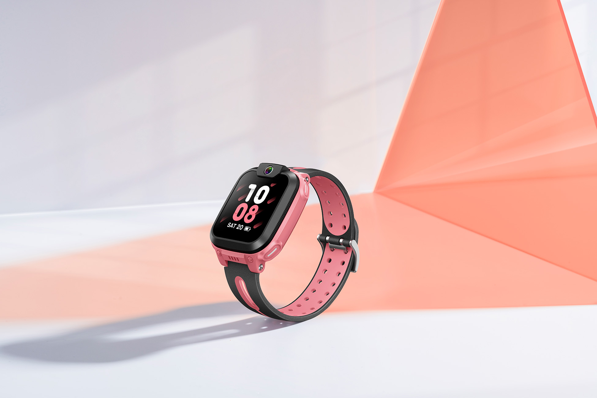 Smartwatch rosa e nero. Display mostra l'ora, triangolo rosa sullo sfondo.
