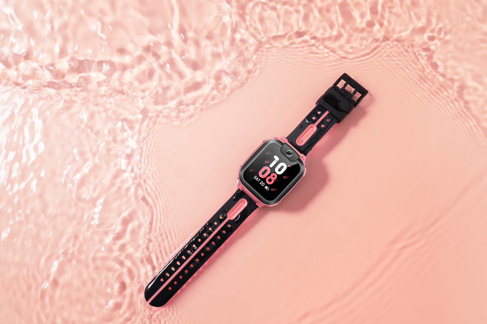 Smartwatch rosa con cinturino nero, mostra l'ora su sfondo rosa.