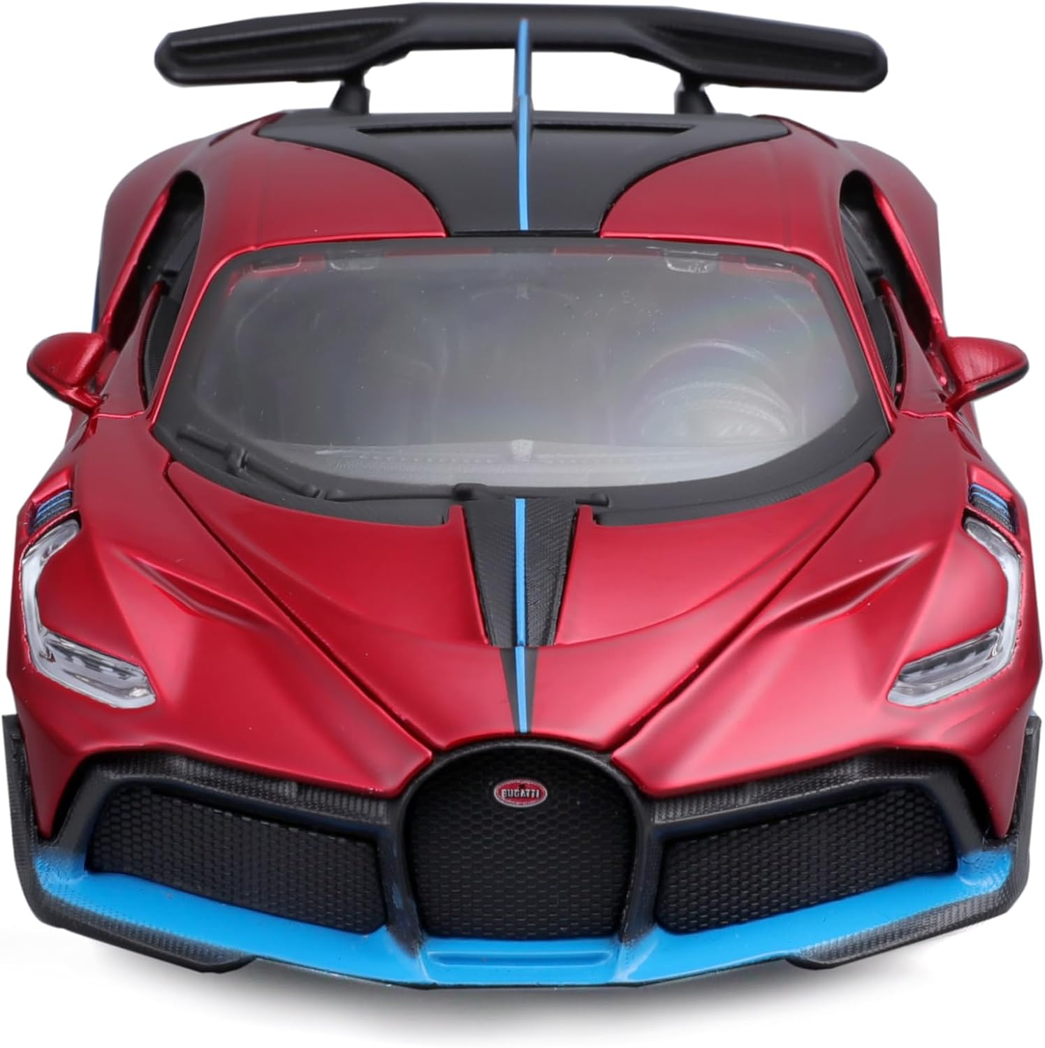 Rotes Spielzeugauto mit schwarzen und blauen Akzenten, Bugatti-Logo und einem markanten Heckflügel.
