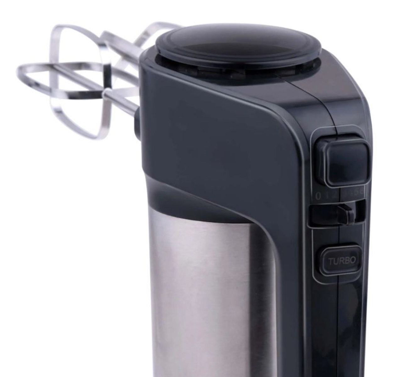 Schwarzer und silberner Handmixer, Turbotaste sichtbar, weißer Hintergrund.
