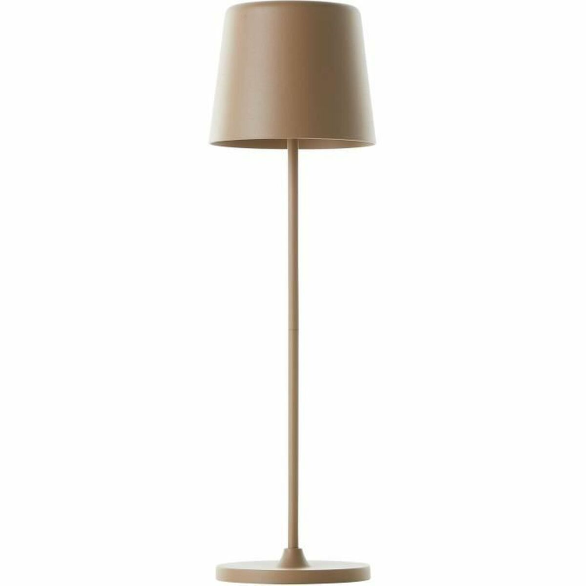 Eine hohe, beige Stehlampe vor weißem Hintergrund.