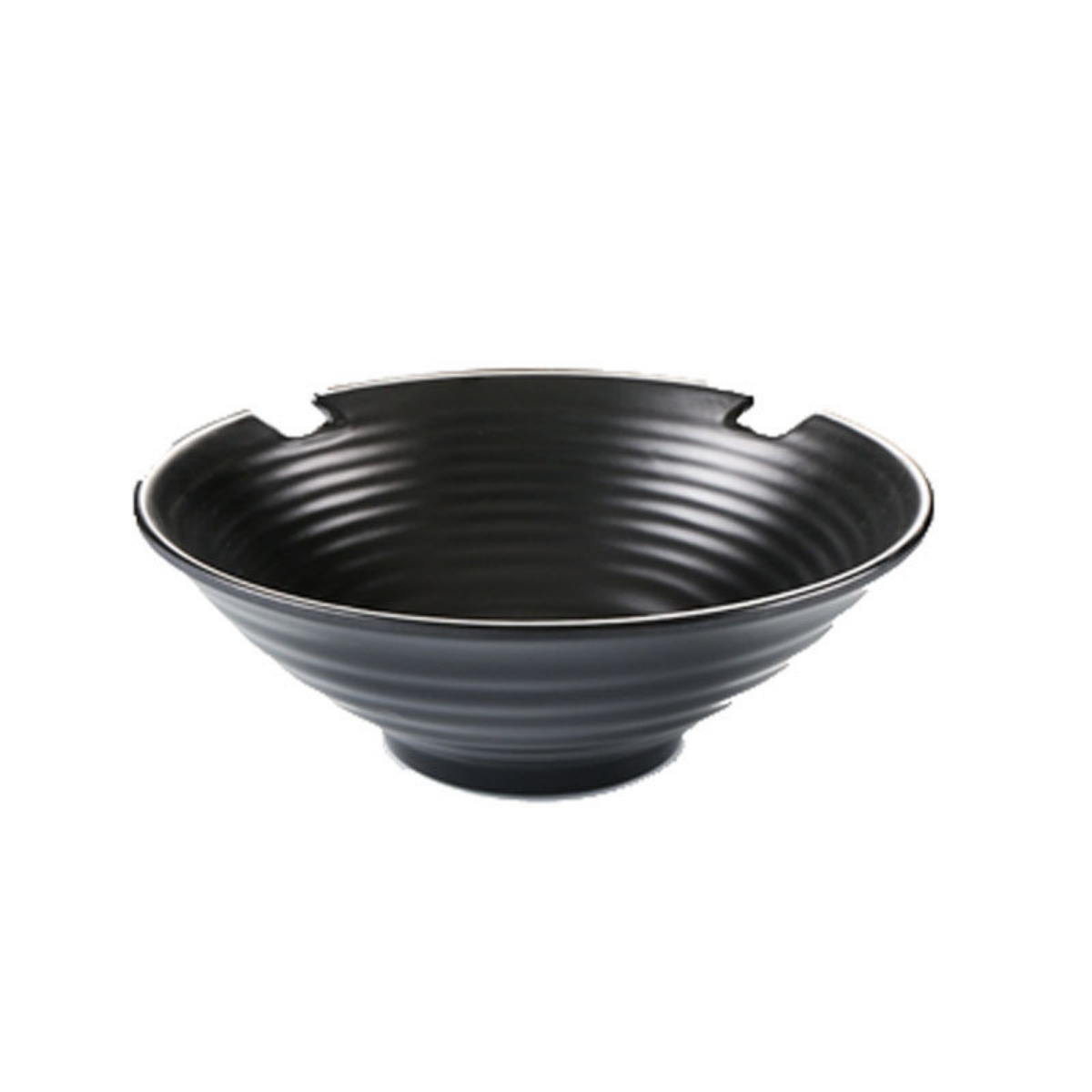 Schwarze Schüssel mit geripptem Design und zwei seitlichen Aussparungen auf weißem Hintergrund.