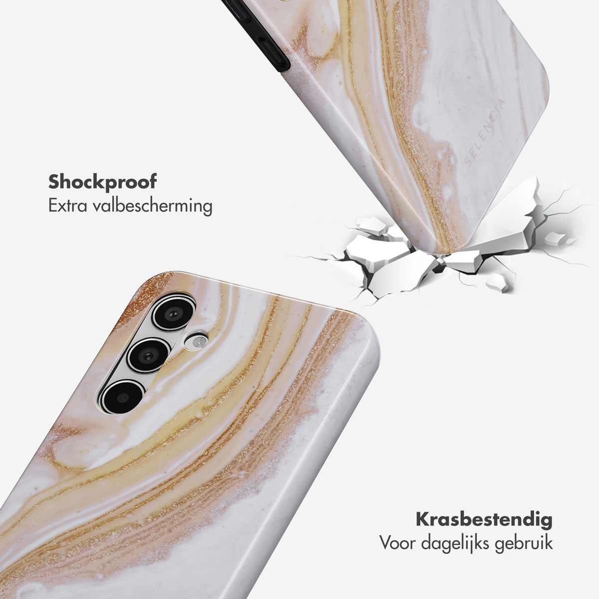 Er worden twee telefoonhoesjes getoond. Eén valt. Ze hebben een marmerpatroon en gouden accenten.