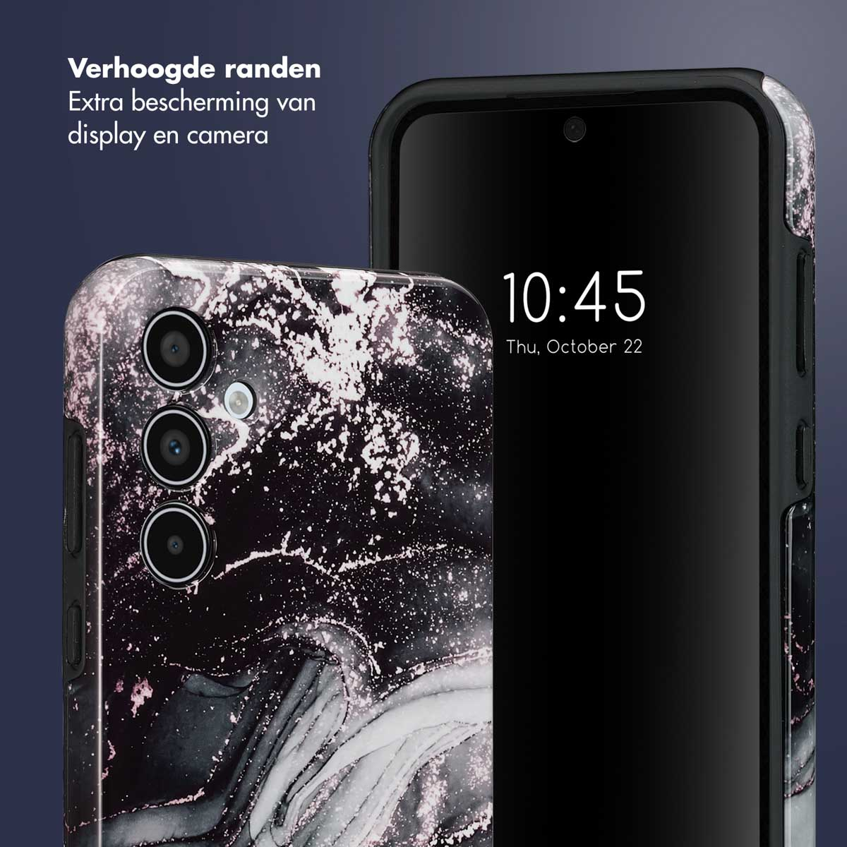 Coque de téléphone avec design marbre noir, écran visible, fond sombre.