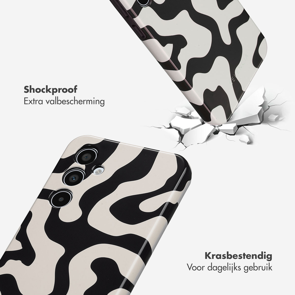Coque de téléphone à motif ondulé noir et blanc traverse un sol blanc.