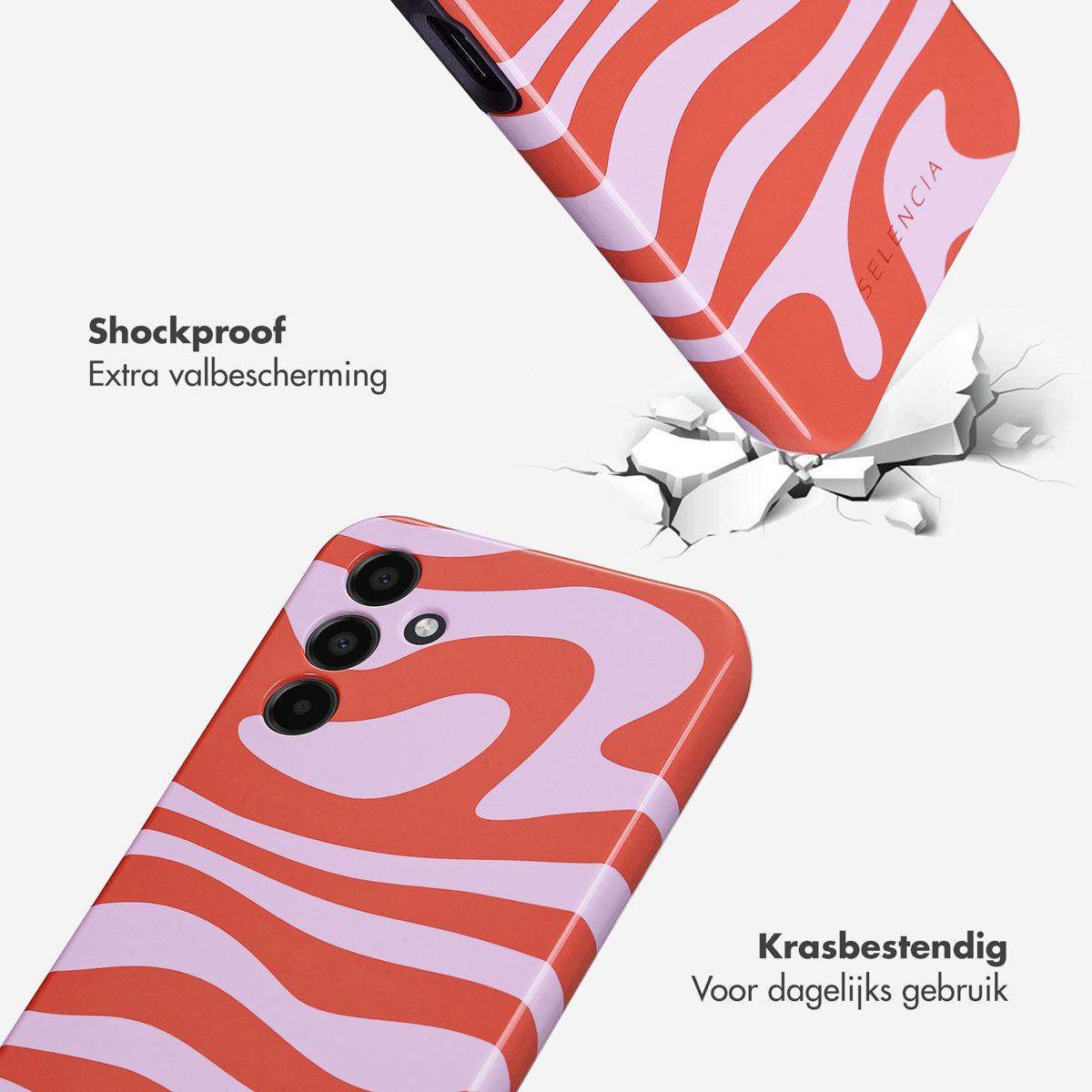 Twee telefoonhoesjes met roze-rood marmerpatroon breken door witte grond.