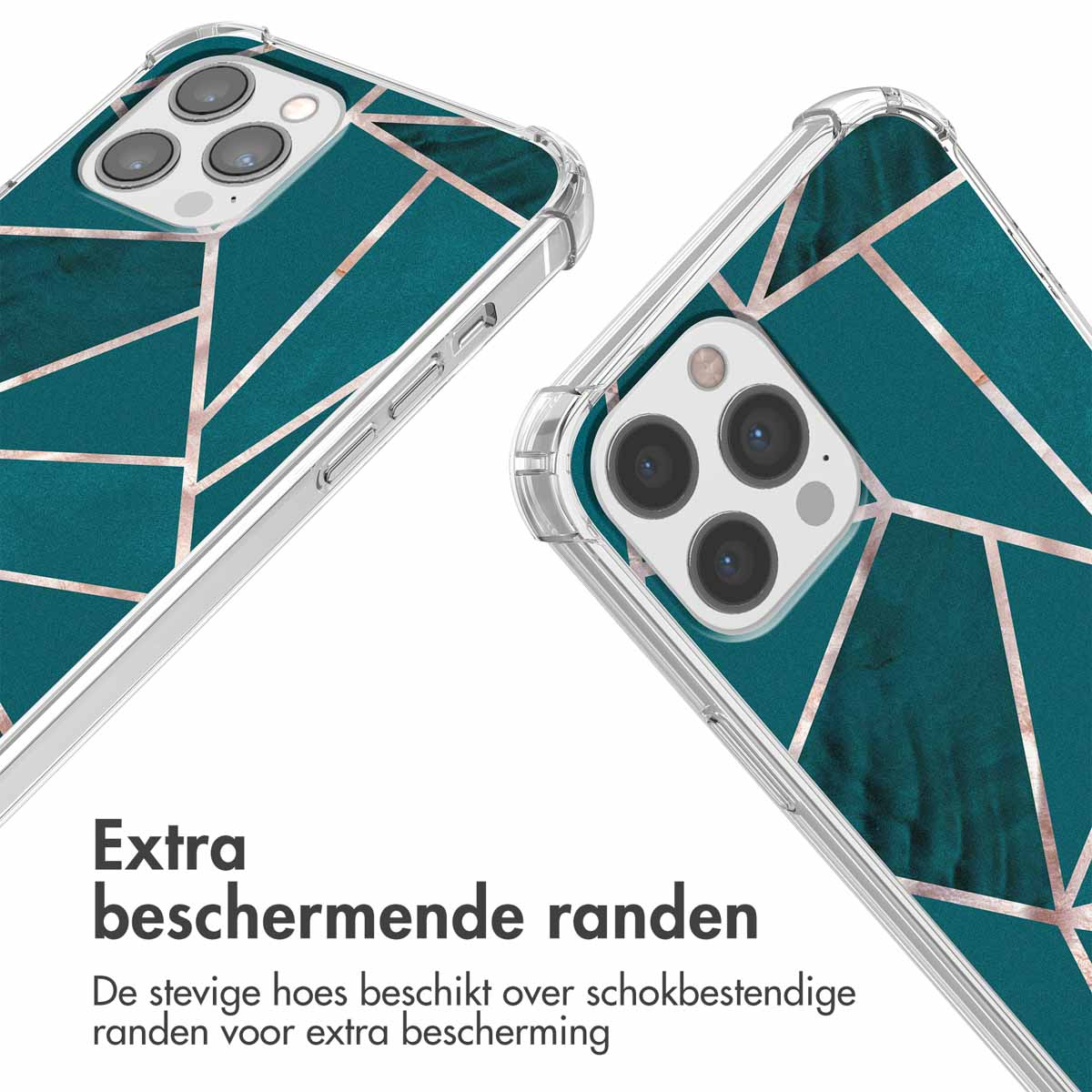 Coque de téléphone avec motif géométrique vert d'eau et or, vue rapprochée.