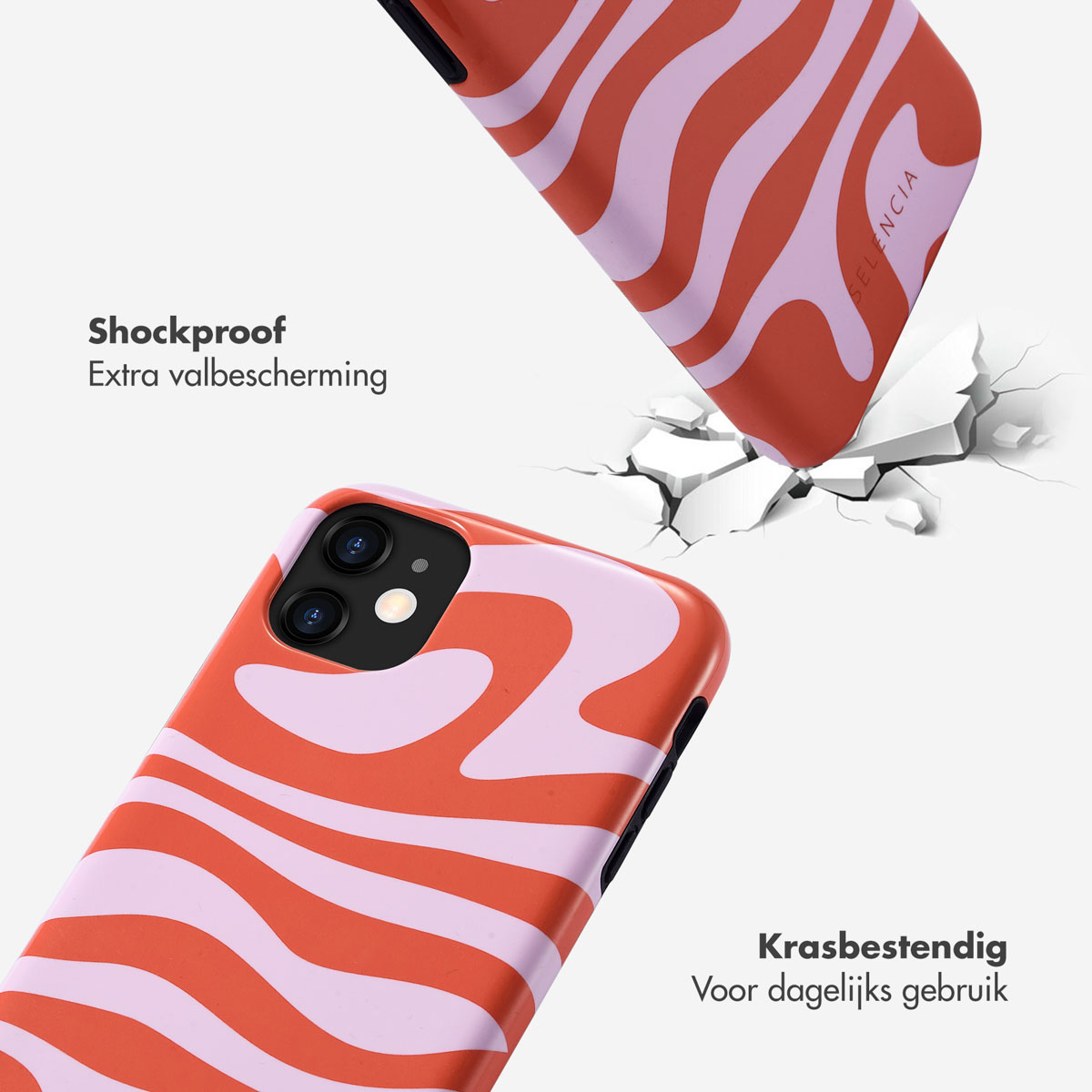 Een rood en lila telefoonhoesje valt op een witte ondergrond.