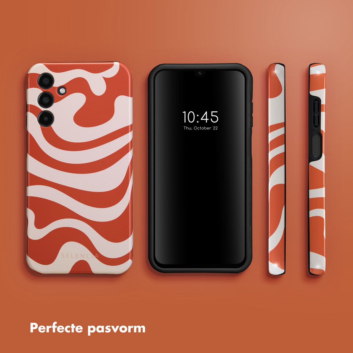 Telefoonhoesjes met oranje en witte werveldesign, zwarte telefoon met tijdweergave.