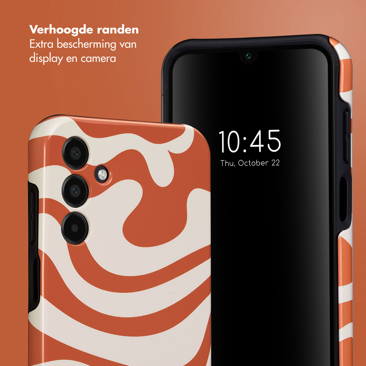 Telefoonhoesje met een oranje en wit abstract patroon en een zwarte telefoon. Tijd: 10:45.
