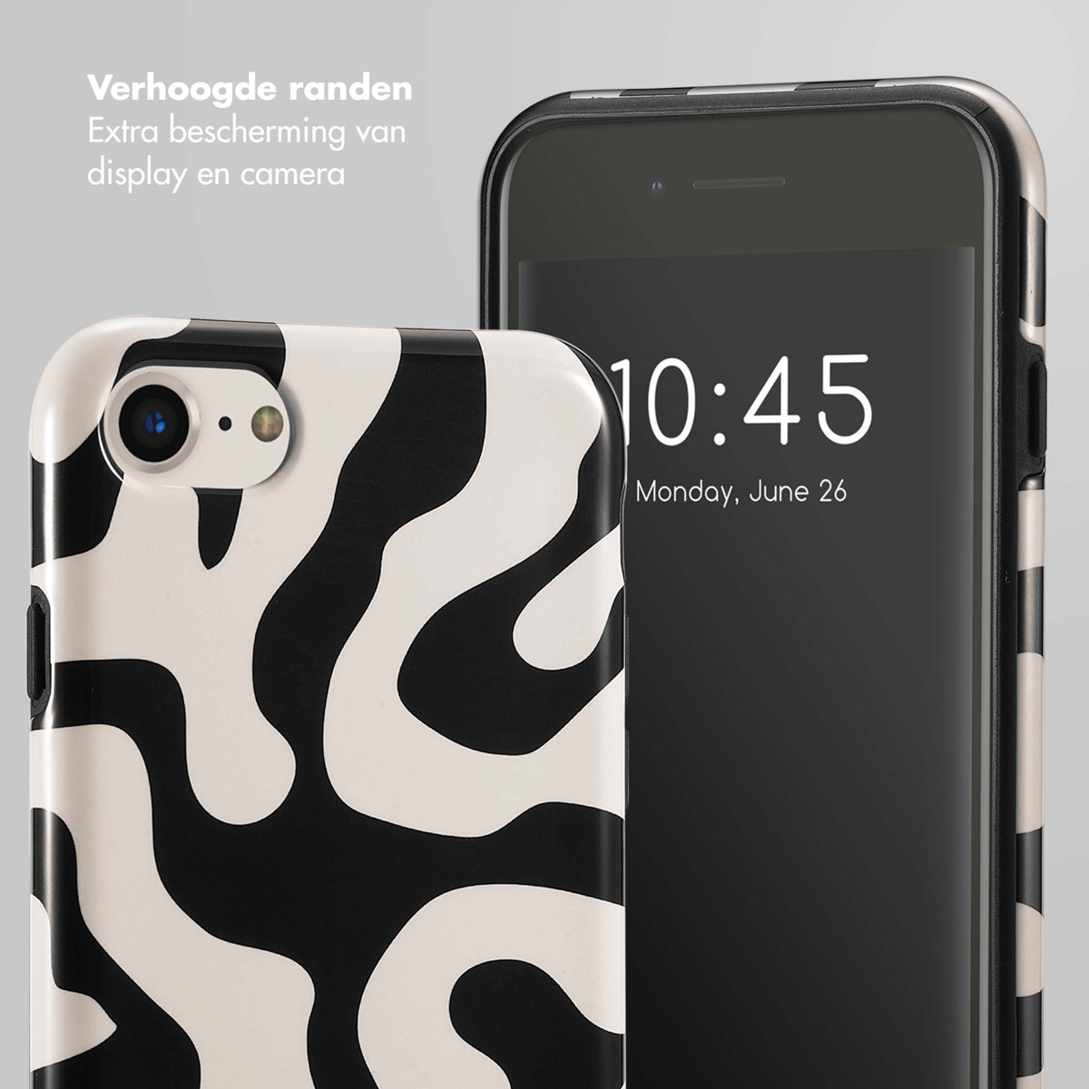 Viene mostrato un telefono con una custodia fantasia bianco e nero.