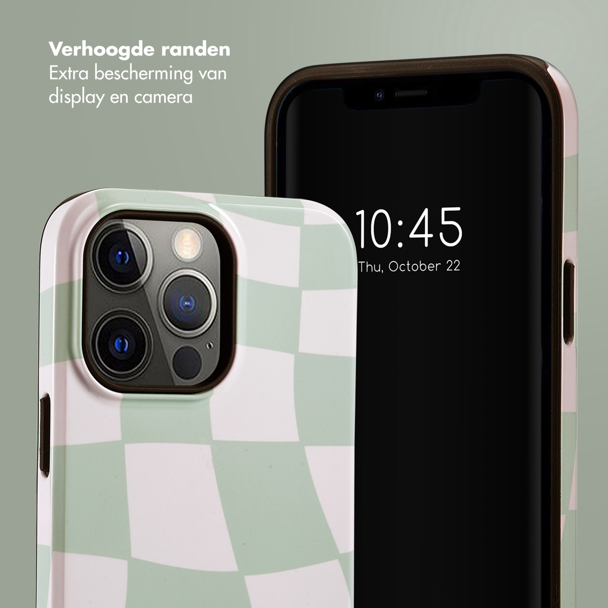 Telefoonhoesje met groen-wit geblokt patroon en telefoon met zwart scherm. Datum en tijd op het scherm.