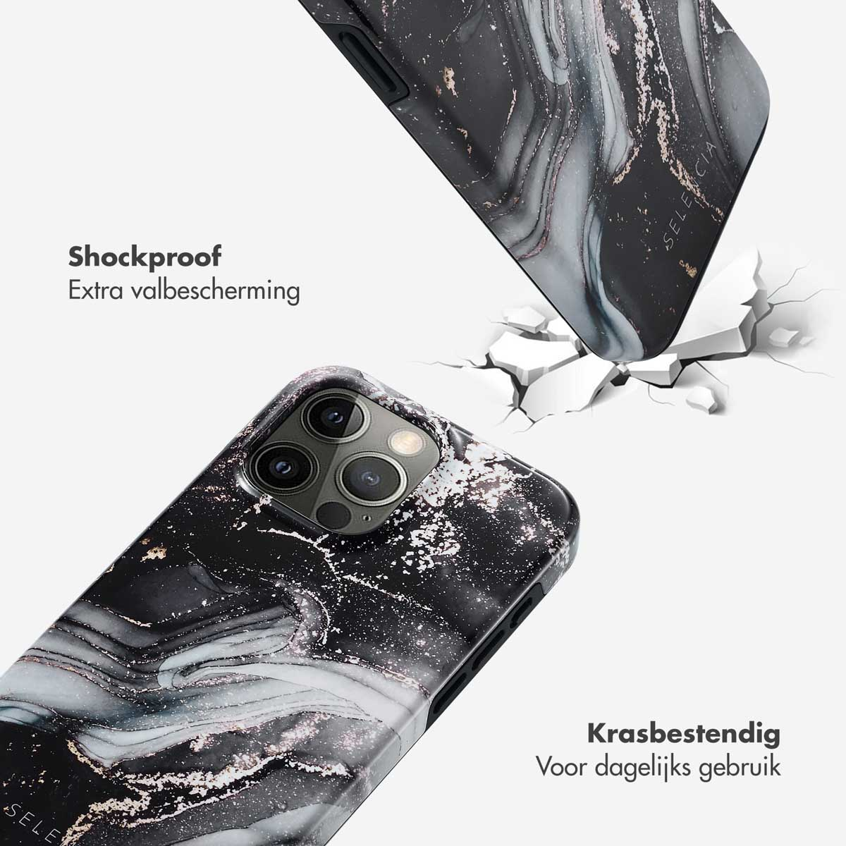 Coque de téléphone tombant sur une surface. La coque a un effet marbre noir.