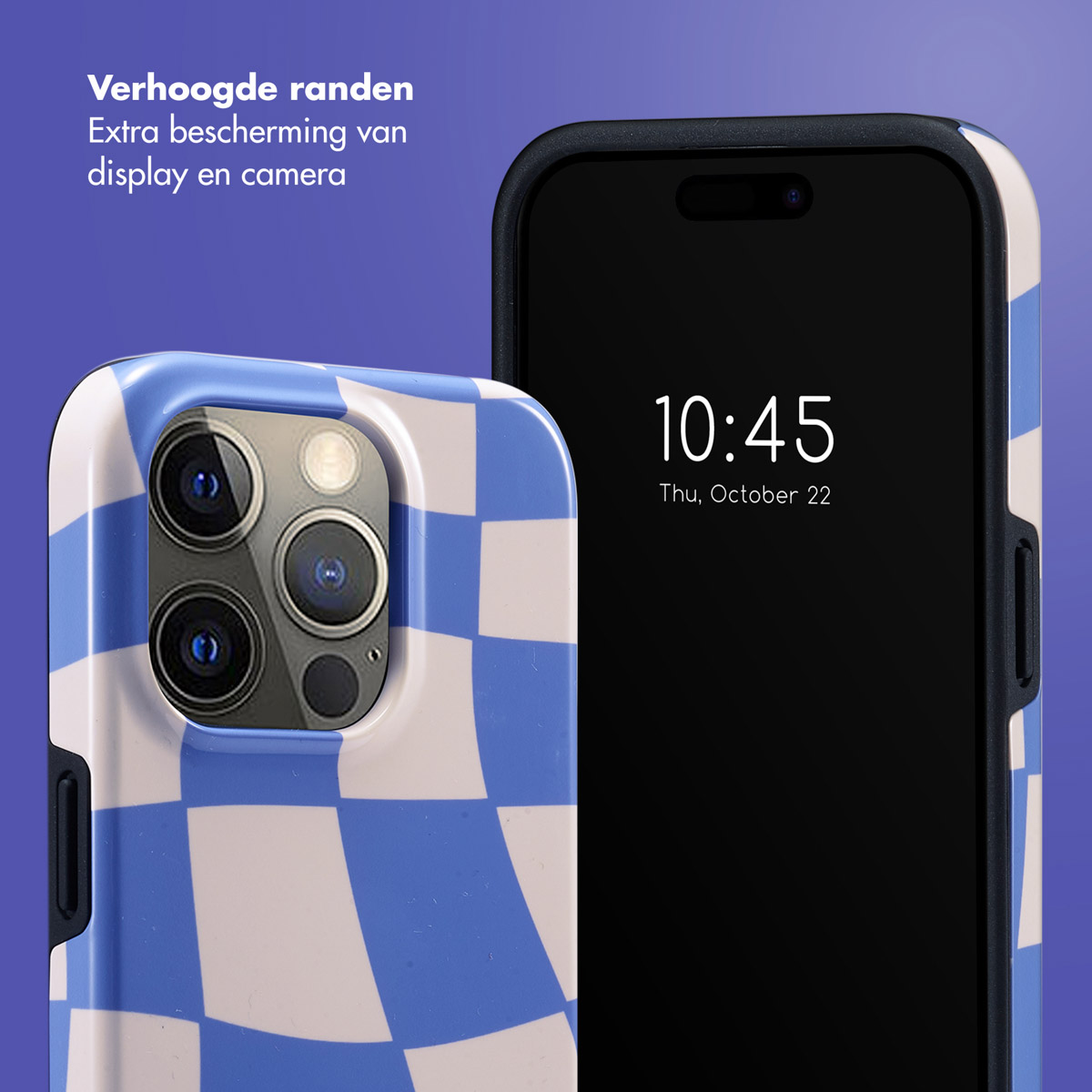 Telefon und Handyhülle mit blau-weißem Schachbrettmuster. Uhrzeit und Datum sind auf dem Telefonbildschirm.