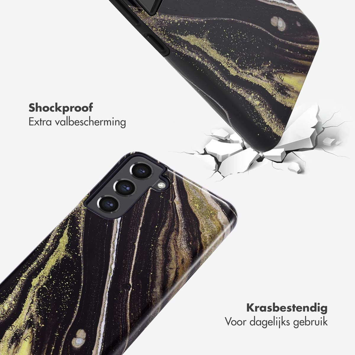 Una custodia per telefono con un design in marmo nero e oro sta cadendo. La custodia si rompe all'impatto.