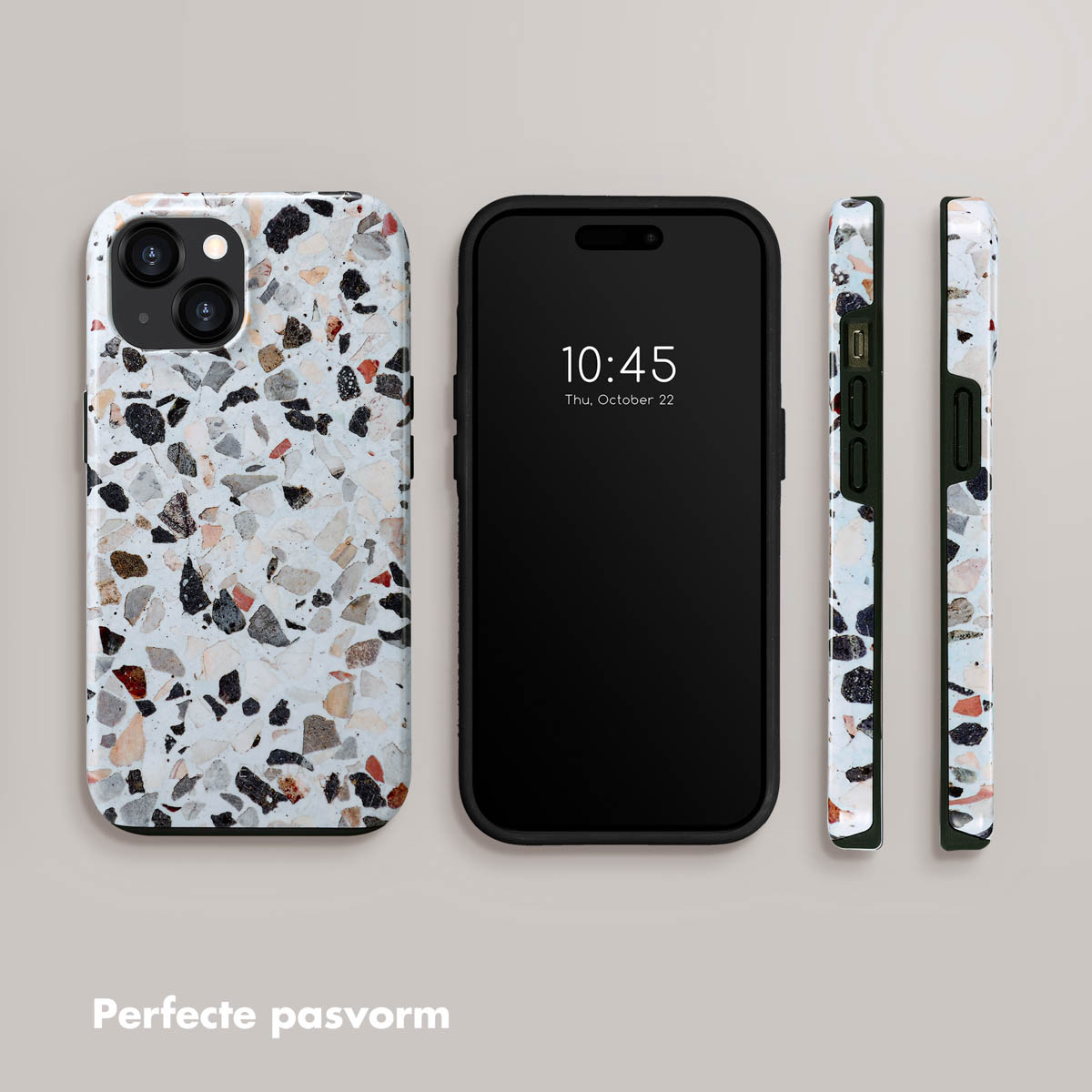 Coque avec design terrazzo et téléphone noir. Trois objets visibles. Ajustement parfait.