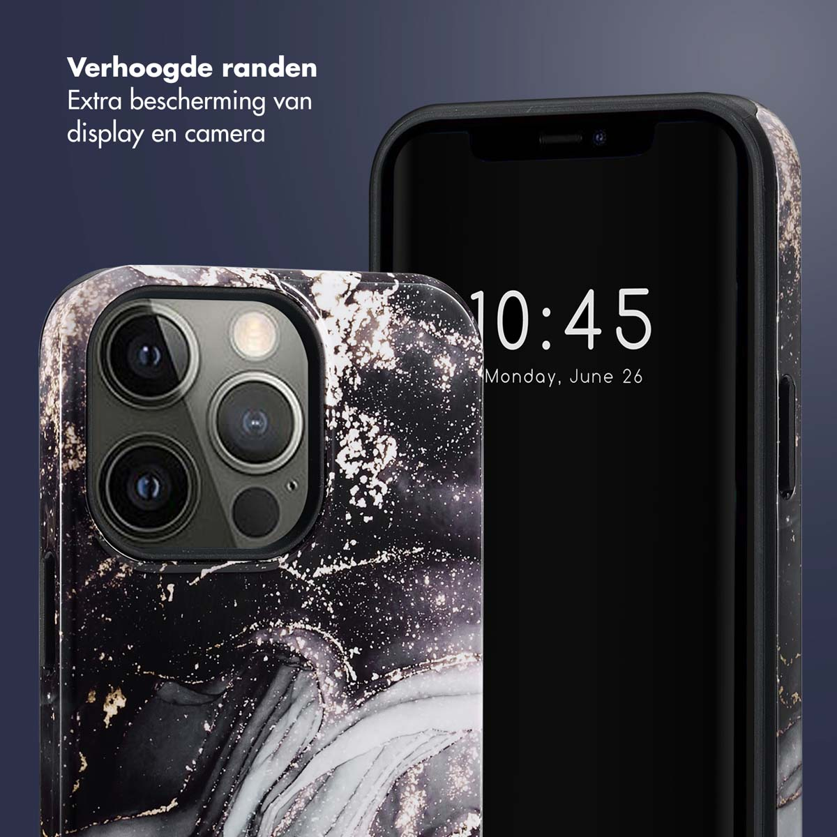 Téléphone dans un étui, noir avec motif marbré. L'écran est noir et affiche l'heure.
