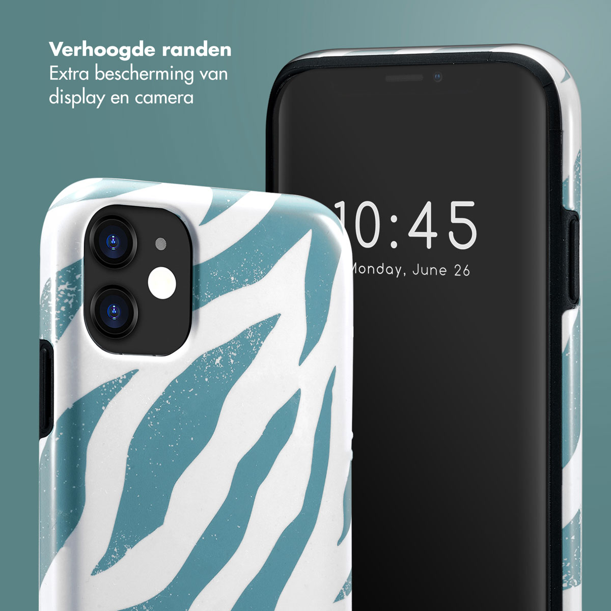 Een telefoonhoesje met een turquoise en wit zebrapatroon naast een telefoon met een zwart scherm.