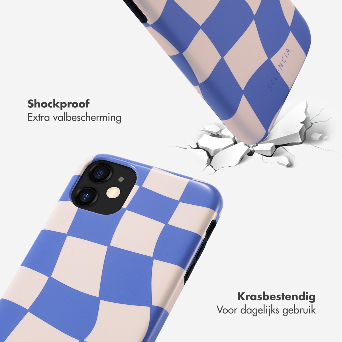 Telefoonhoesjes in een dambordpatroon. Eén telefoon valt, de andere ligt op het oppervlak. Blauw en beige.