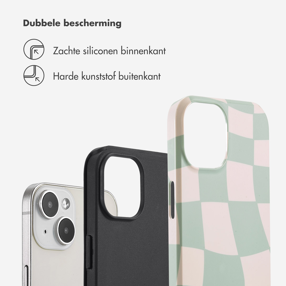 Nahaufnahme von Handyhülle und Telefon. Schachbrettmuster auf der Hülle mit Text zum Schutz.