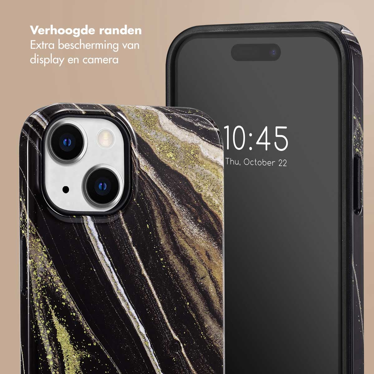Téléphone dans un étui, noir avec motif marbré. L'écran est noir et affiche l'heure.
