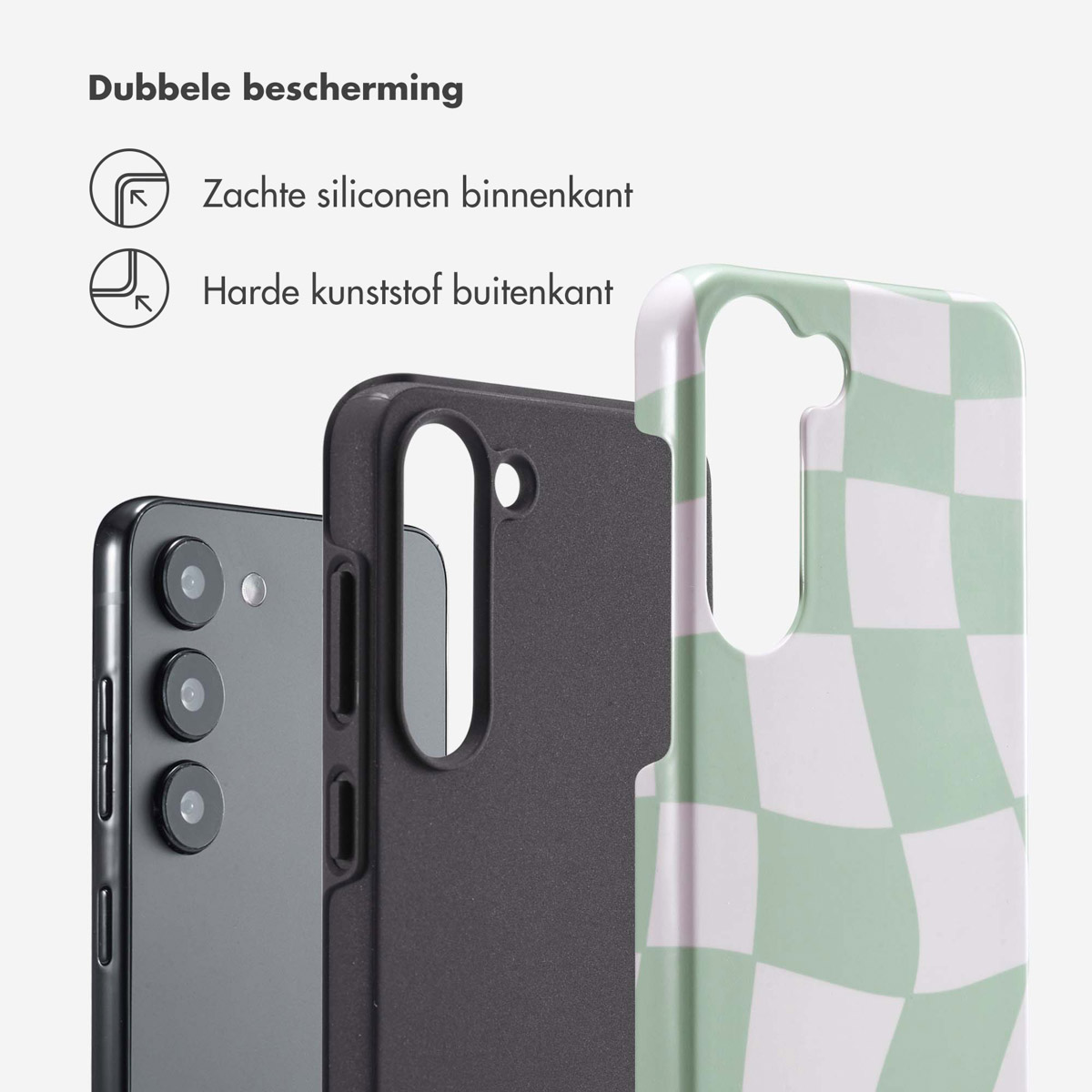 Coque de téléphone et téléphone. La coque a un intérieur noir et un extérieur à carreaux vert et blanc.