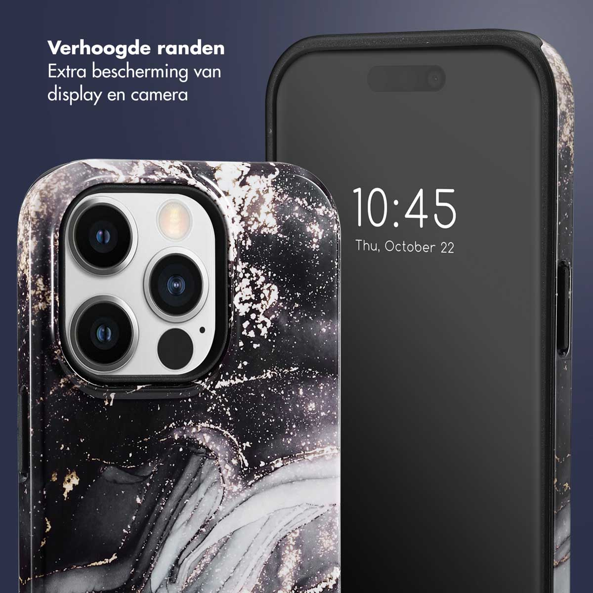 Gros plan d'une coque de téléphone avec un motif marbré et un téléphone affichant l'heure 10:45.