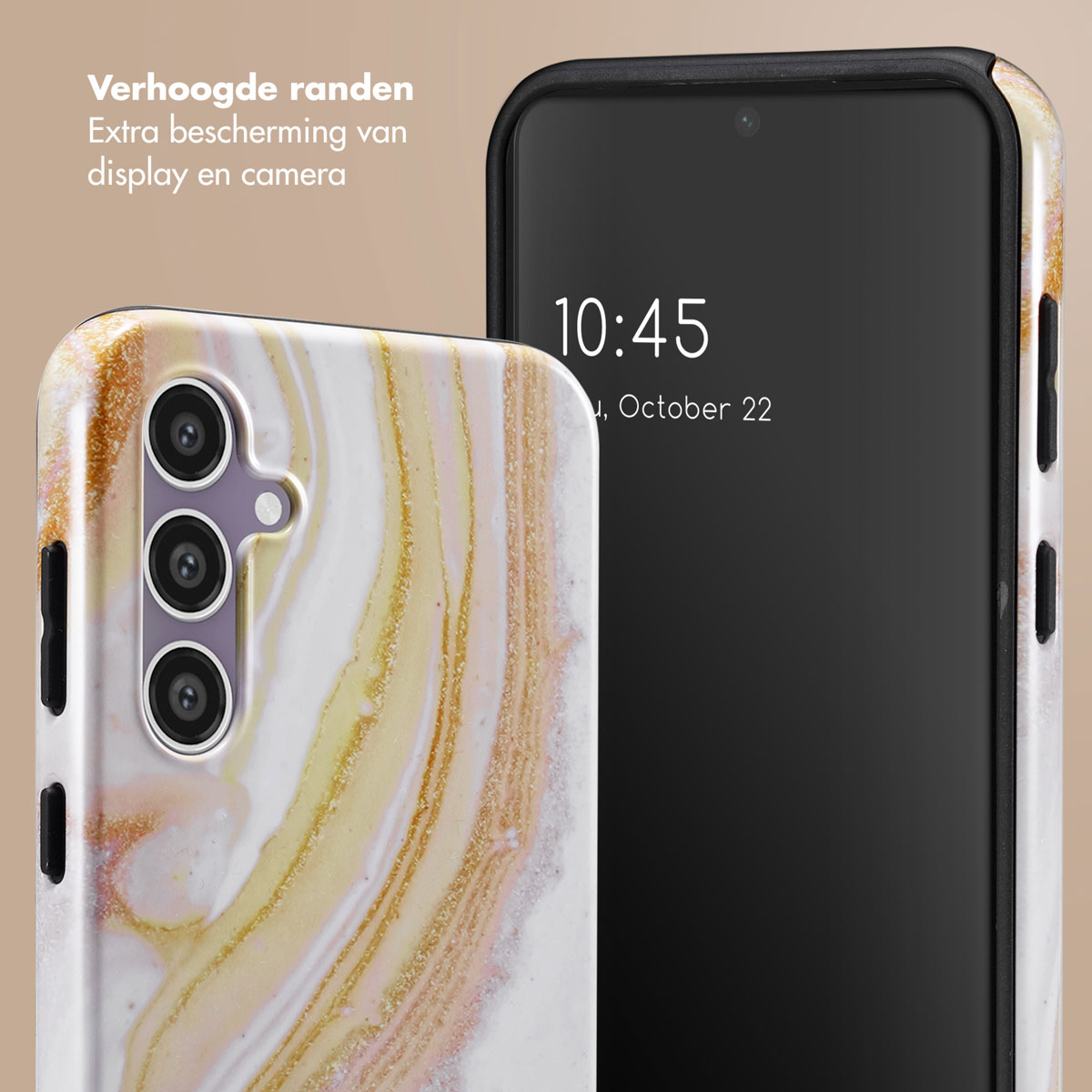 Close-up van een telefoonhoesje met een marmerontwerp en een telefoon met 10:45.