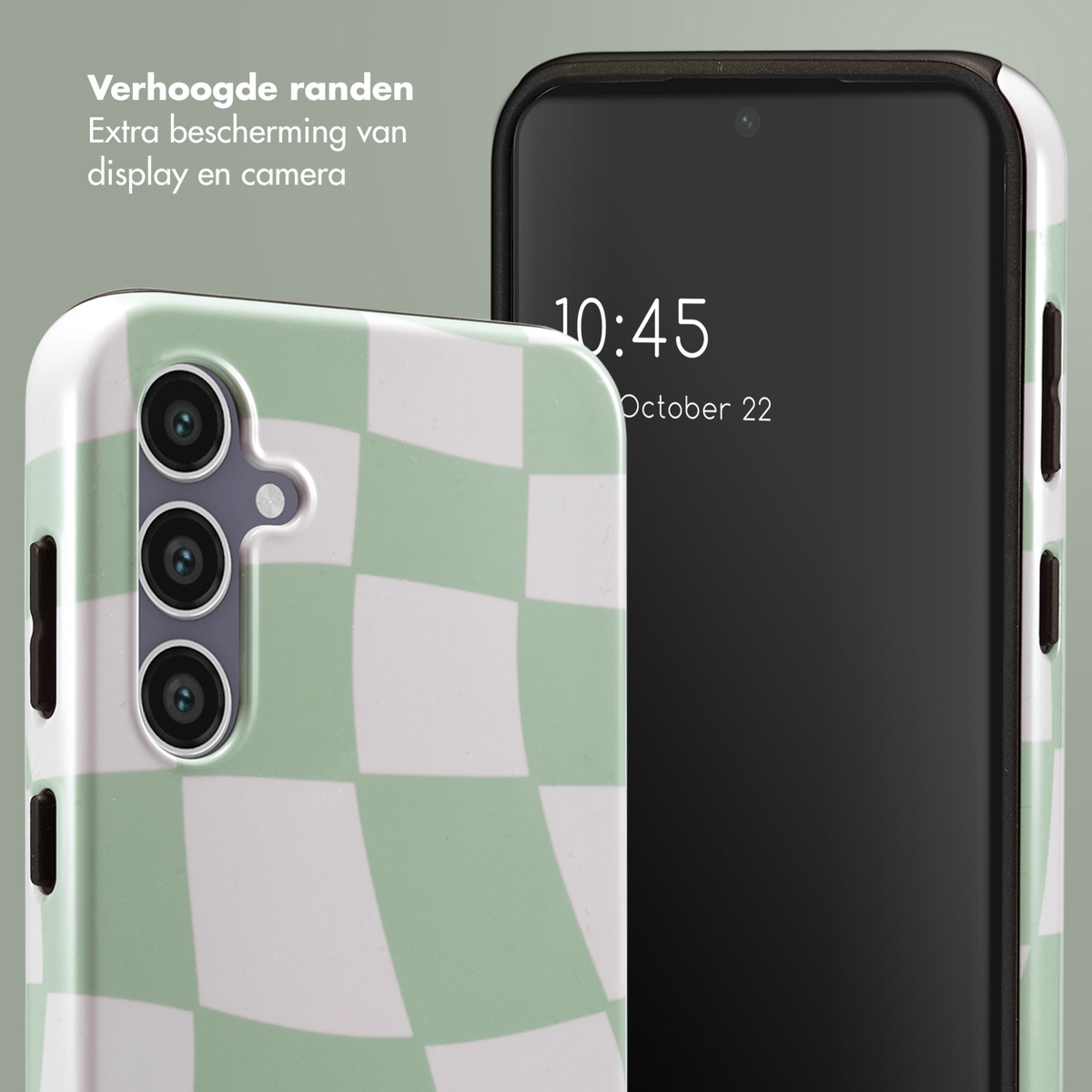 Telefoon met een telefoonhoesje met een groen-wit geblokt patroon en een zwart scherm met tijd.