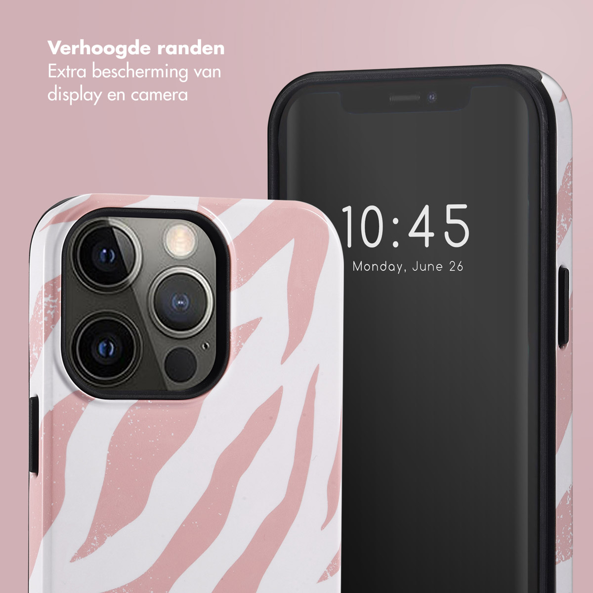 Close-up van een telefoonhoesje met een roze zebra-ontwerp en een telefoon met 10:45.